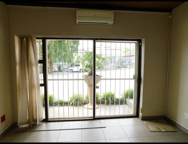 450M² OFFICE TO LET IN FERNDALE